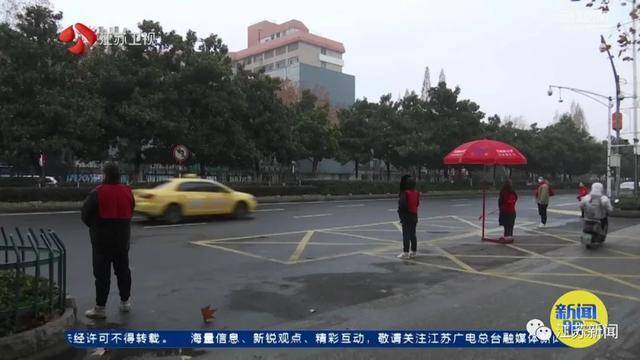 武汉一家长建议取消护学岗：并非专业安保人员 无法应对紧急情况！教育局回应