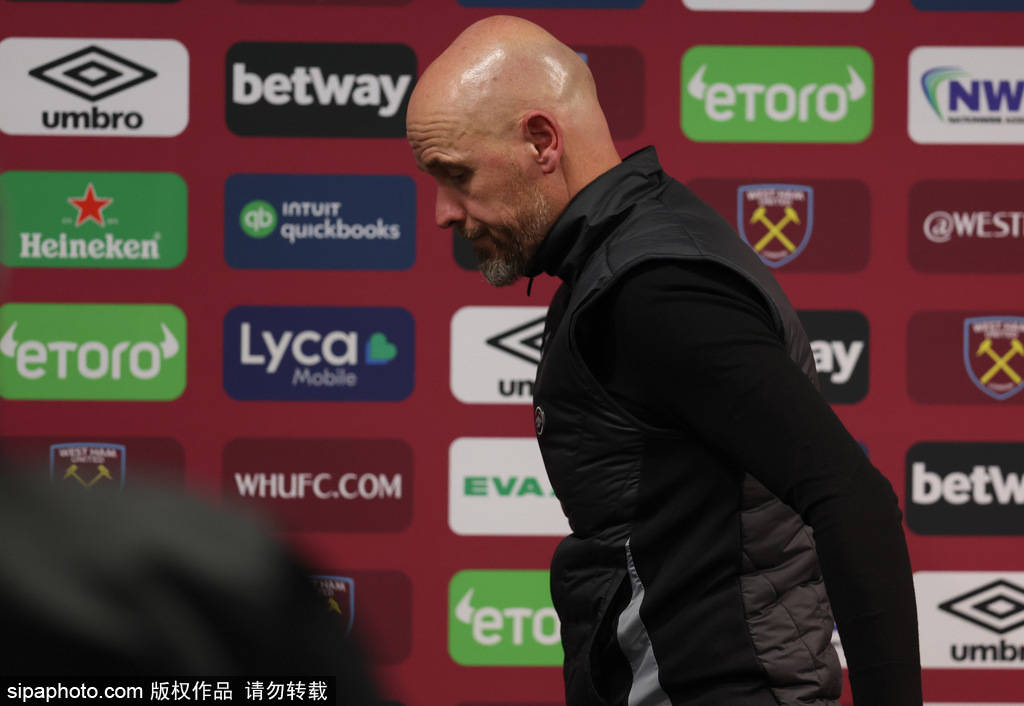 返乡疗伤！滕哈格遭曼联解雇后回荷兰 父母给予暖心安慰