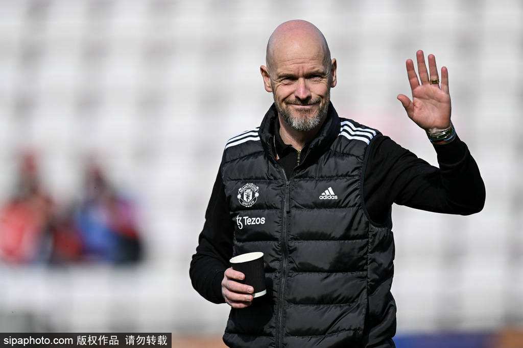 返乡疗伤！滕哈格遭曼联解雇后回荷兰 父母给予暖心安慰