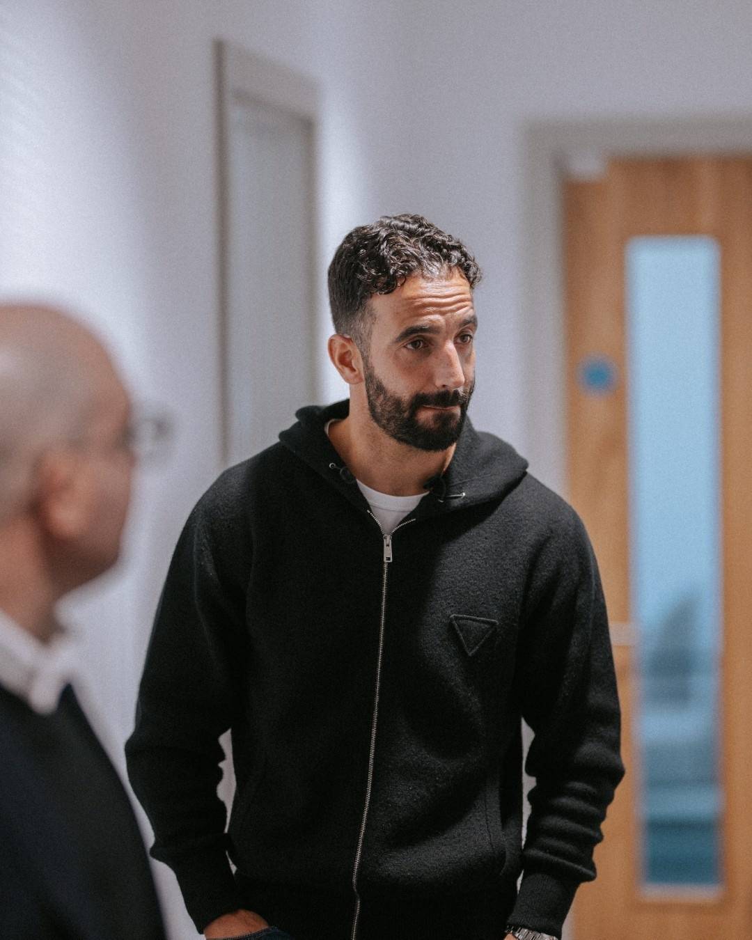 曼联官宣范尼和教练组离队,范尼:过去四场是非常美妙的时刻,新帅阿莫林将正式执教