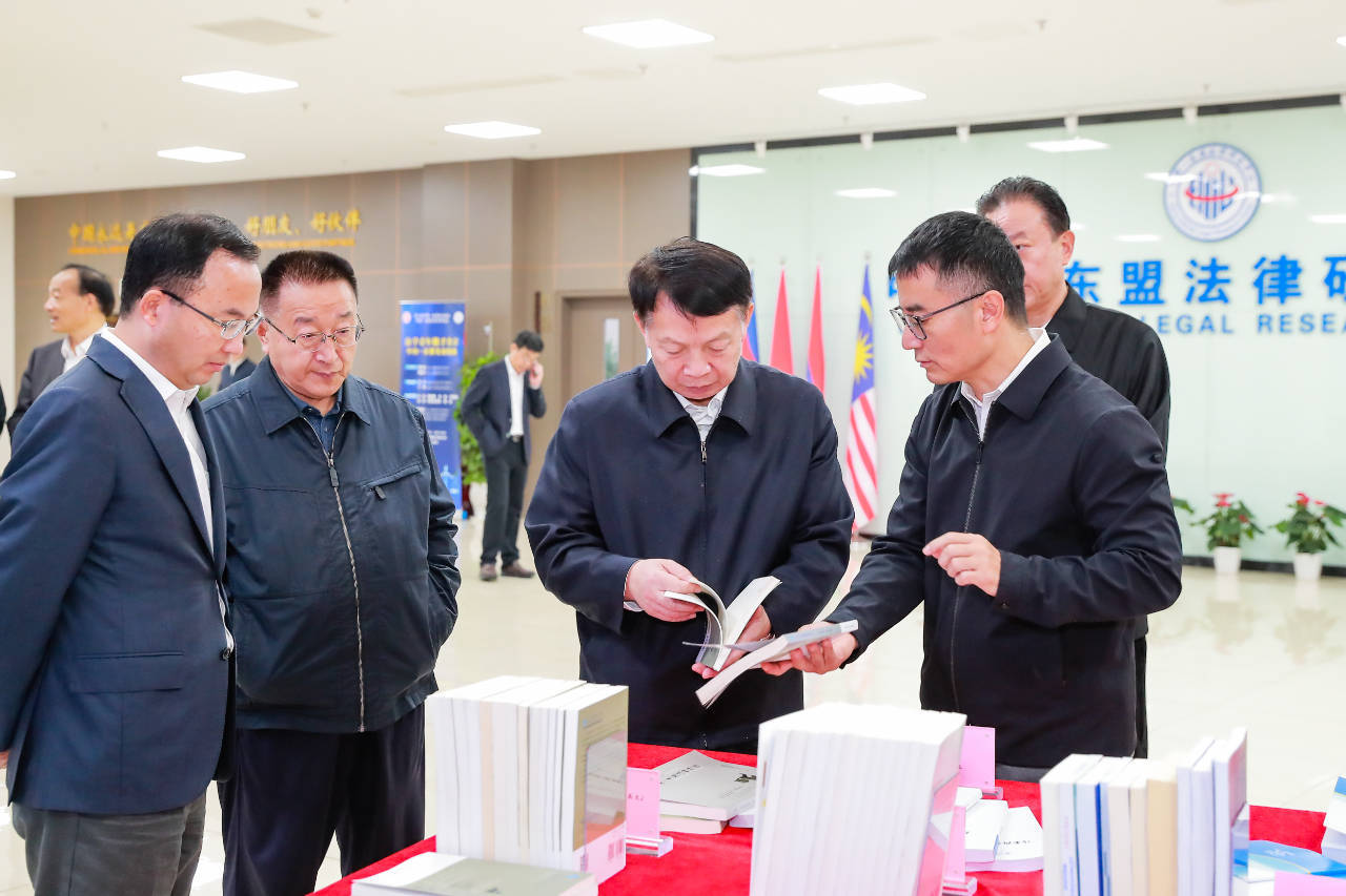 中国法学会党组书记王洪祥到西南政法大学调研