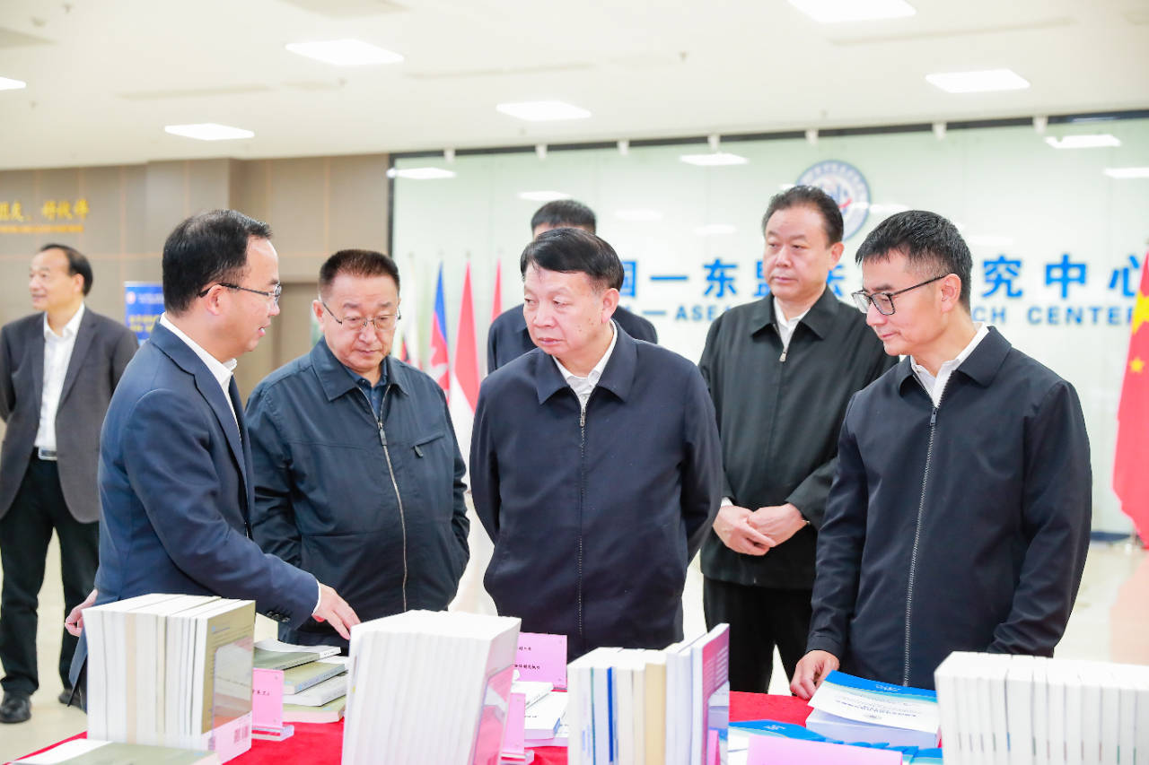 中国法学会党组书记王洪祥到西南政法大学调研