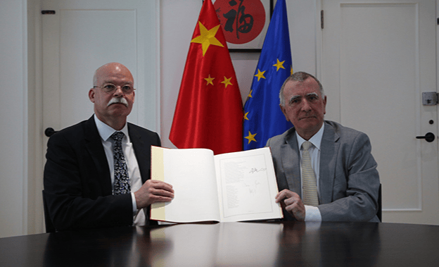 重磅！中美危急时刻，一尊贵人物突然来华，中方直接给了顶级待遇