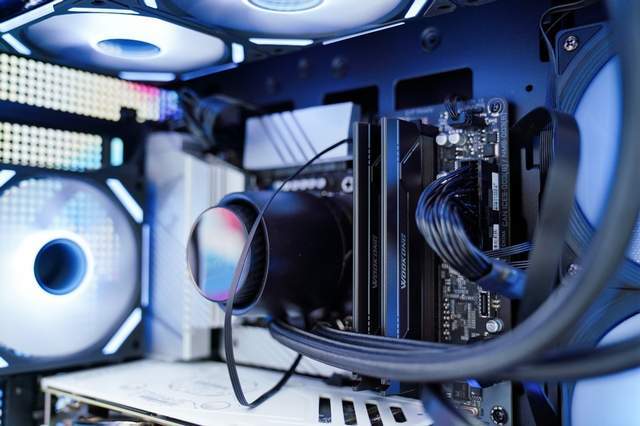 高校行丨佰维存储牵手武汉工程大学学子，共绘科创青春新篇