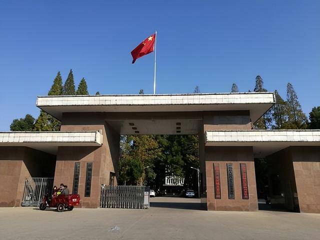 安徽舒城县政府大院“随便进”引热议，县长：大家都是群众，没有不方便