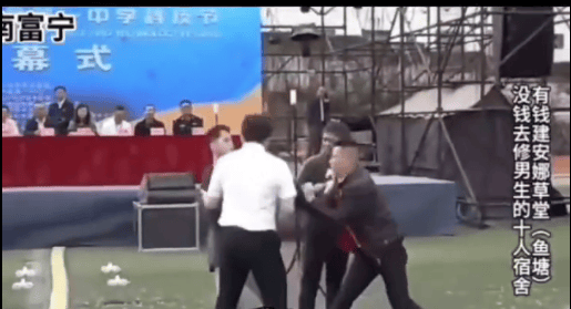 质问学校有钱建草堂没钱修宿舍,学生居家学习让人不解