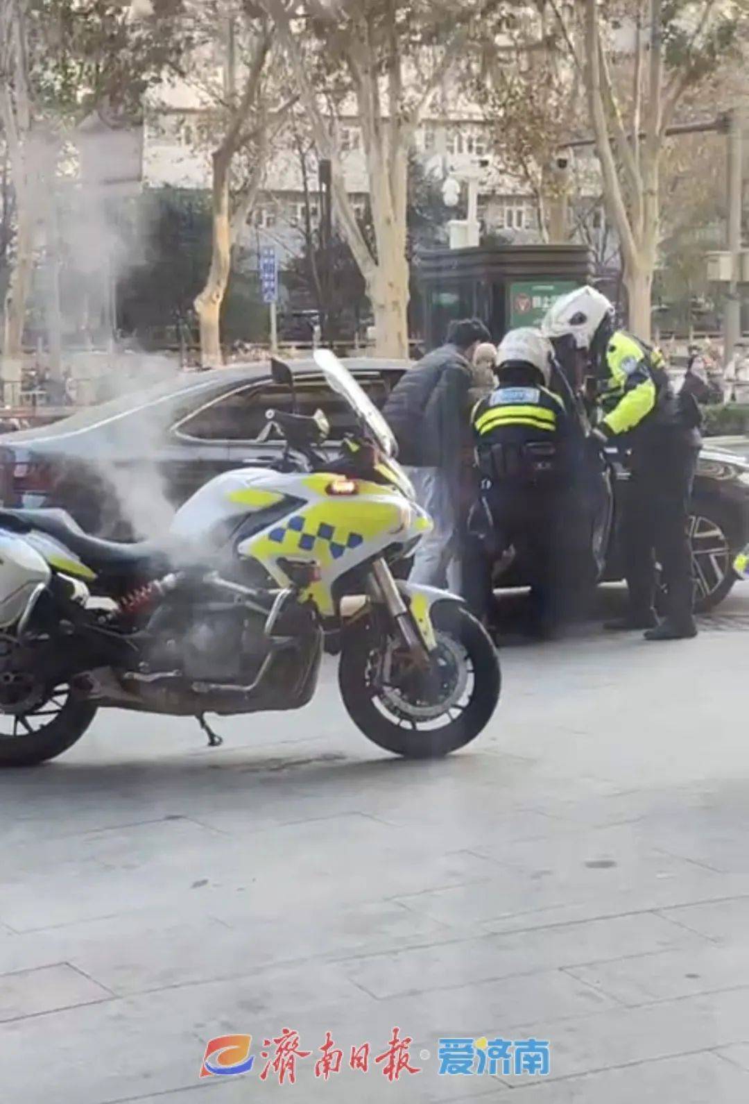 下午3点多,济南街头突发,这一幕刷屏了