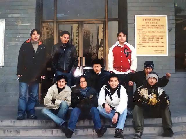 演员杨志刚：娶小师妹张静，每月工资都上交，如今他过得怎么样？