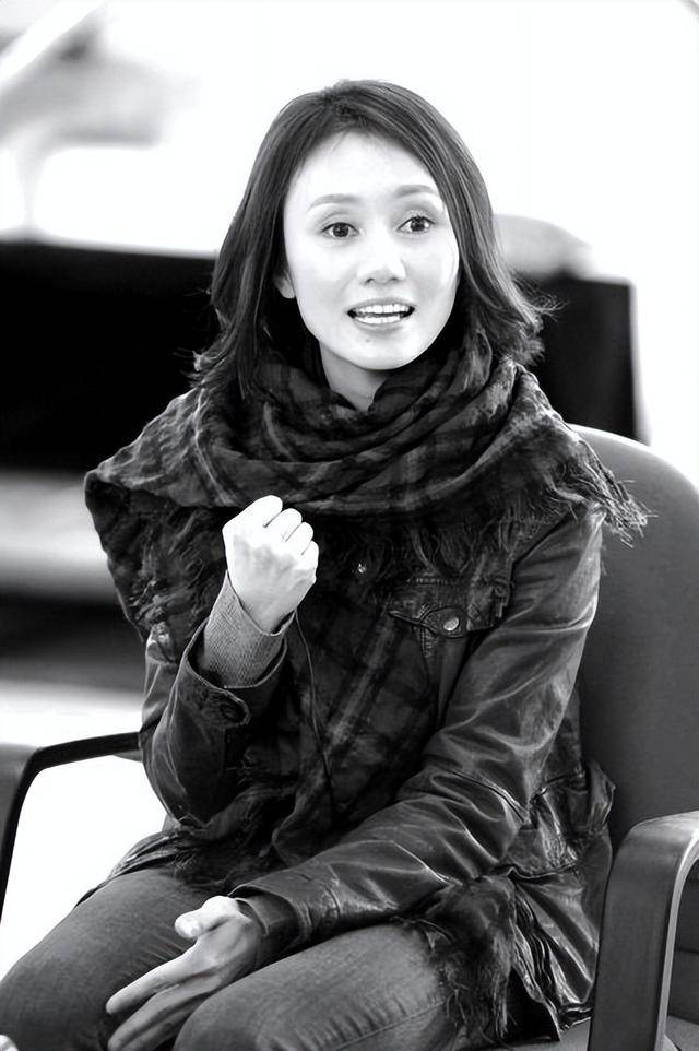 不拍戏就“消失”，47岁的袁泉，已经走上了女演员的另一大道