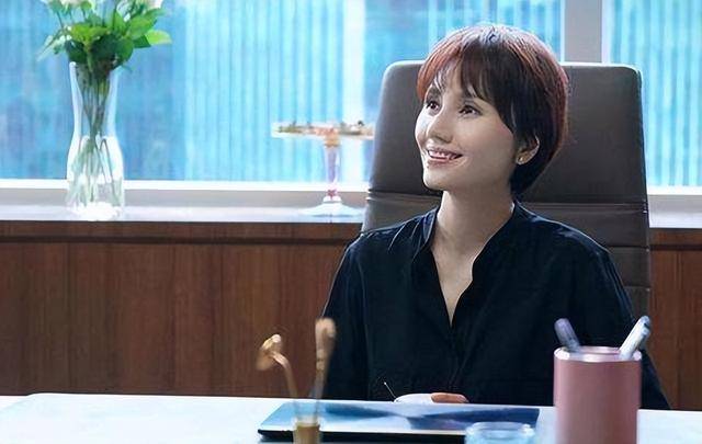 不拍戏就“消失”，47岁的袁泉，已经走上了女演员的另一大道