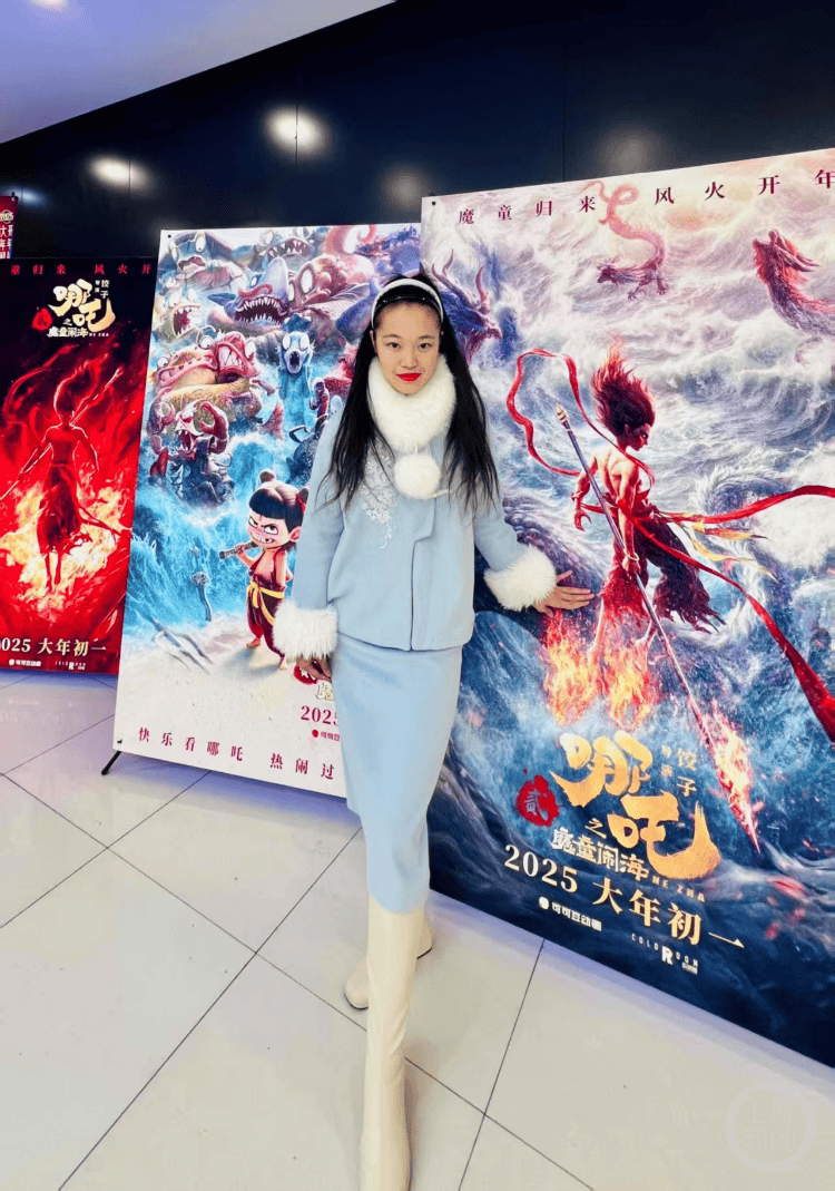 女留学生称回国看《哪吒2》8天连刷31场：最多一天看5场，感觉去世的妈妈一直在身边