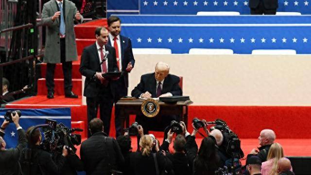 中国罕见暴露实力！中美差距究竟有多大？美媒爆出真相，别再被误导了