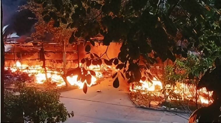 黑烟蹿起几十米高！重庆一楼宇突发大火，当地：伤亡情况还在调查中