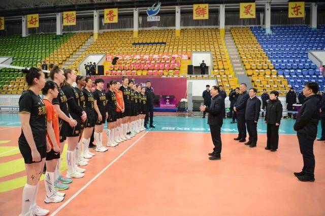 辽宁省委书记调研期间，去看了一场女排比赛