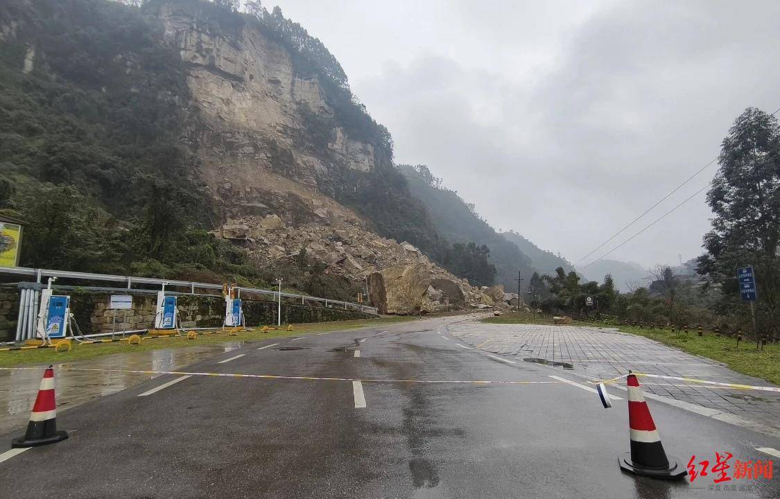 四川犍为山体垮塌零伤亡：他刚拦下6位村民，几分钟后900立方米山石塌了下来