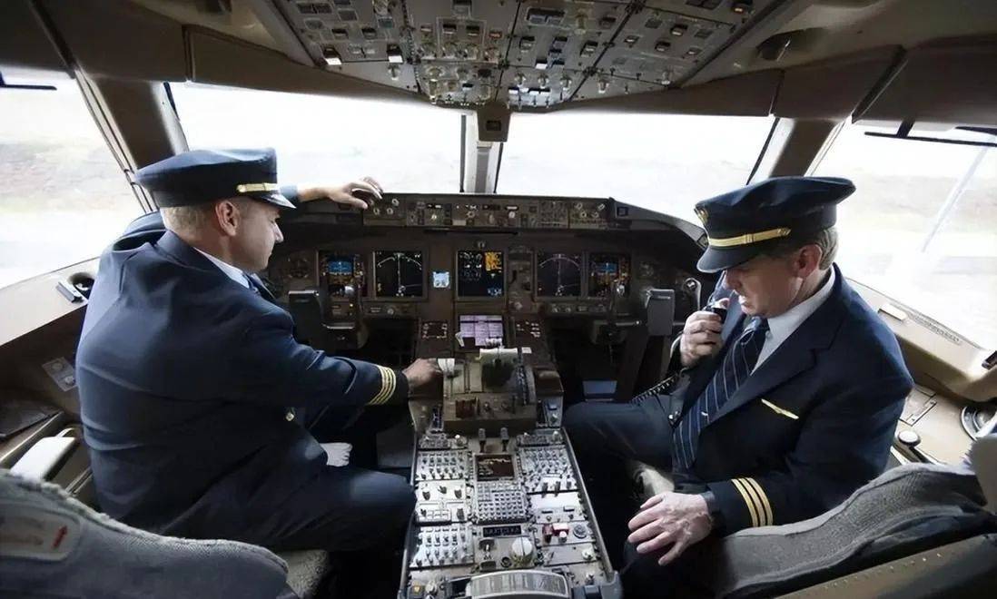 400名飞行员集体投奔中国？当着全世界的面，撂下狠话，绝不回国！