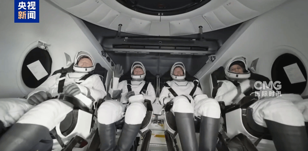 “出差”意外加班9个月，他们终于回到地球