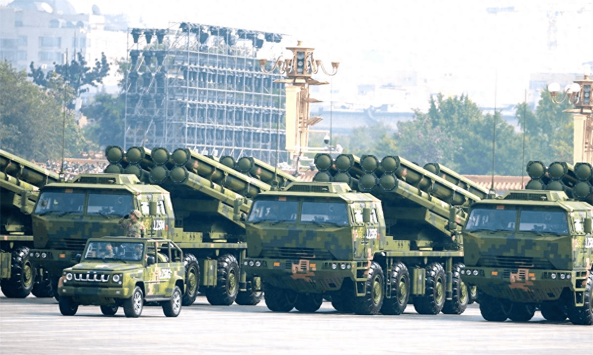 解放军的新利器，与东风导弹配合，岛上装备都是“活靶子”