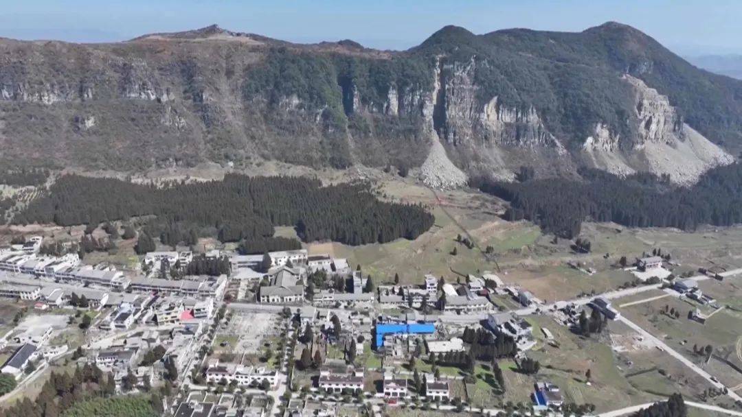 大山惊现6条裂缝，附近100多户居民害怕垮塌晚上不敢睡觉！和煤矿开采有关！当地回应……