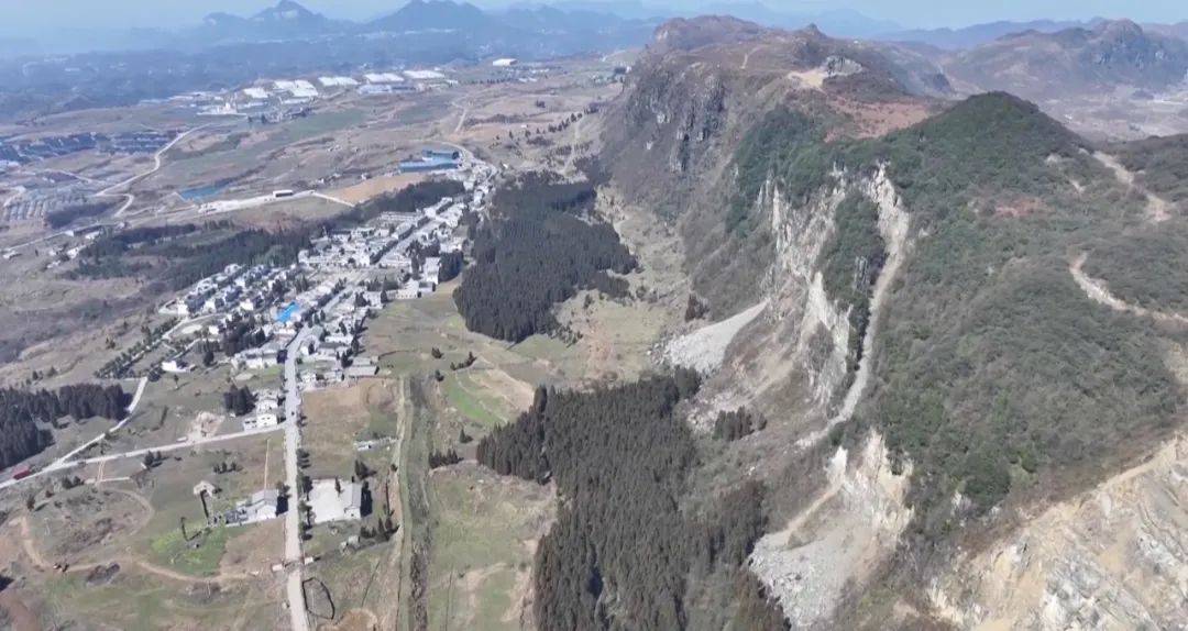 大山惊现6条裂缝，附近100多户居民害怕垮塌晚上不敢睡觉！和煤矿开采有关！当地回应……