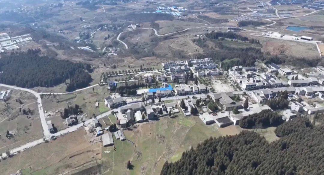 大山惊现6条裂缝，附近100多户居民害怕垮塌晚上不敢睡觉！和煤矿开采有关！当地回应……