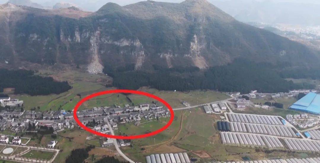 大山惊现6条裂缝，附近100多户居民害怕垮塌晚上不敢睡觉！和煤矿开采有关！当地回应……