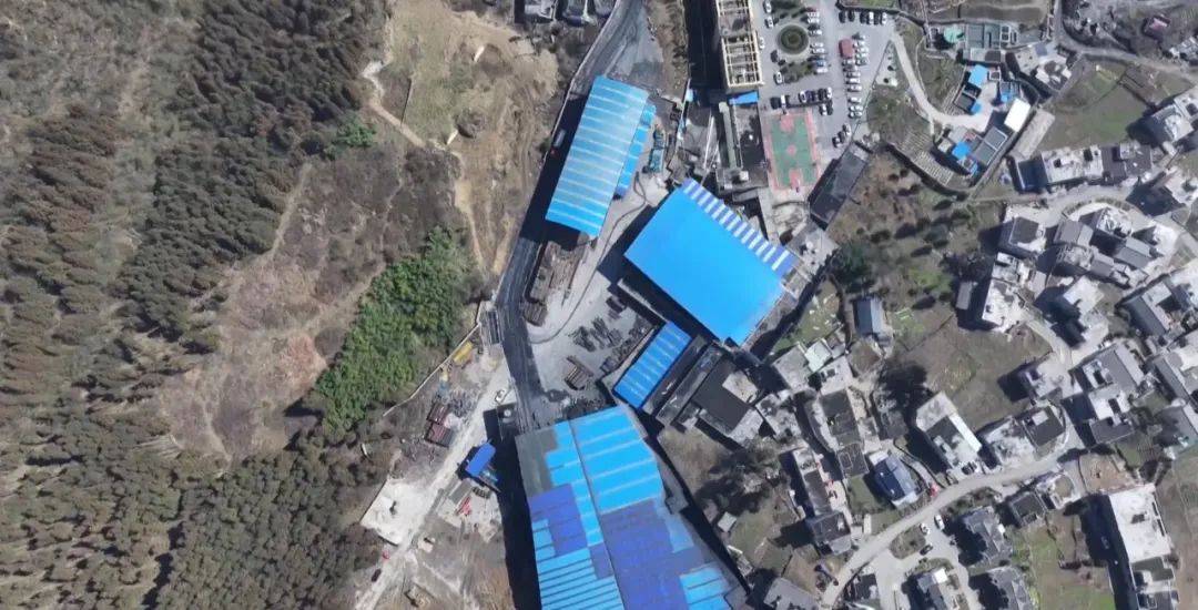 大山惊现6条裂缝，附近100多户居民害怕垮塌晚上不敢睡觉！和煤矿开采有关！当地回应……