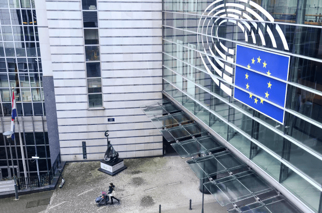 “参战国”越来越多！普京对华求援，中国帮不帮？我外长2句话给出答案