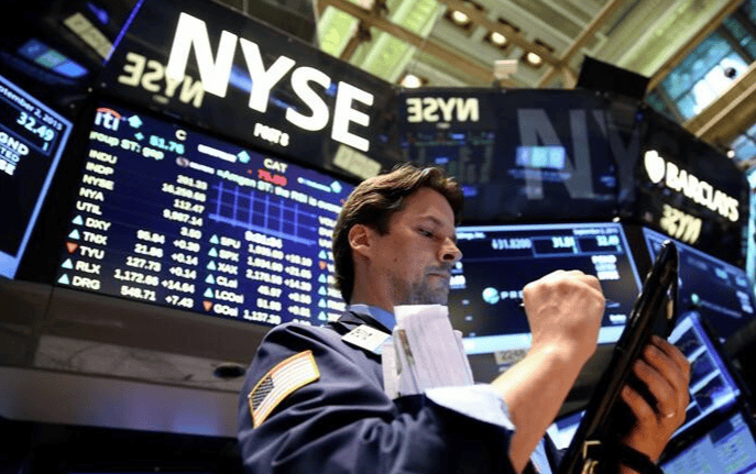 全球抛售美债,中国按兵不动,关键时刻,特朗普最担心的事情发生