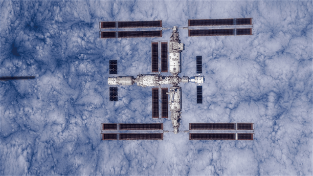 太阳翼才修好没多久，又有“敌”撞过来了？3名航天员紧急加防