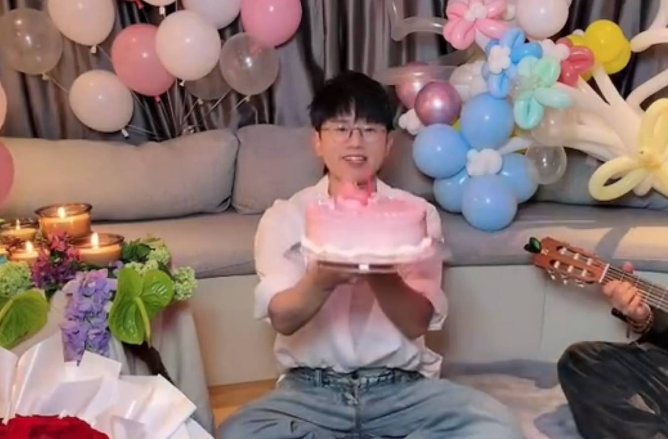 张杰开直播为谢娜庆生！隔空送鲜花蛋糕甜蜜表白太浪漫