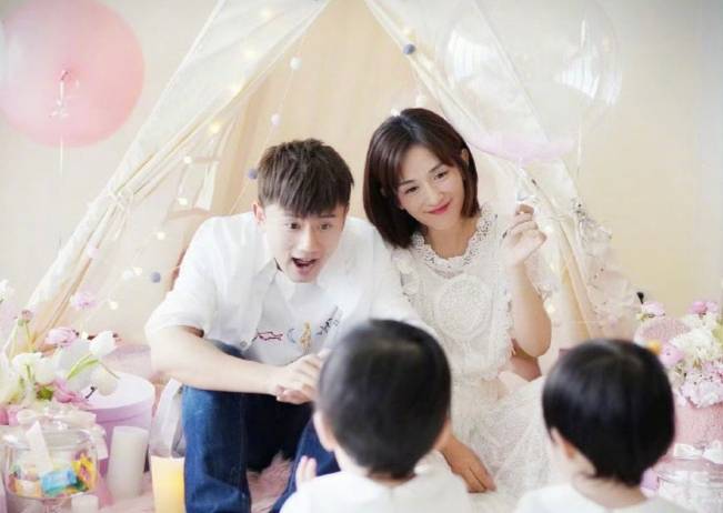 张杰开直播为谢娜庆生！隔空送鲜花蛋糕甜蜜表白太浪漫