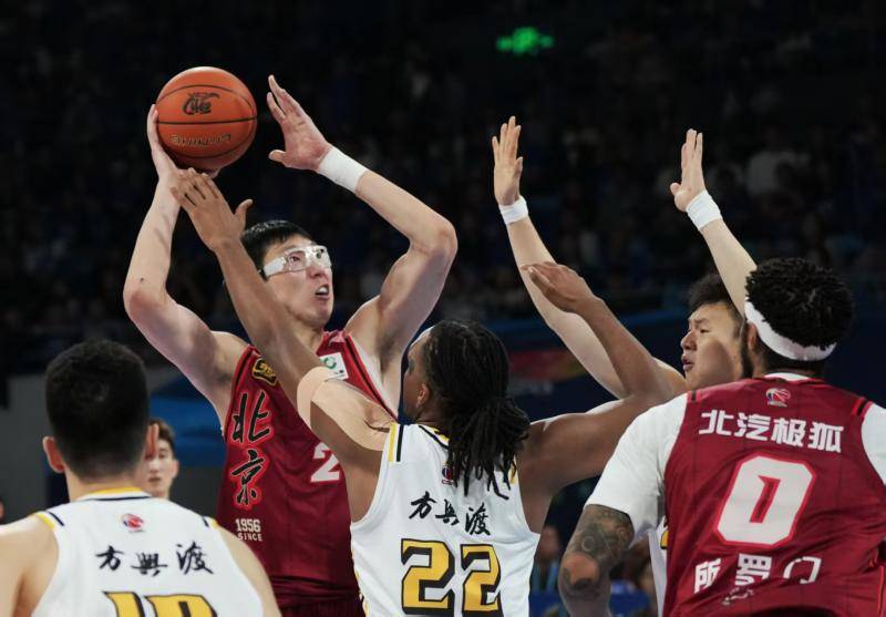 CBA总决赛｜限制不住布朗+末节崩盘 北汽男篮再度不敌广厦