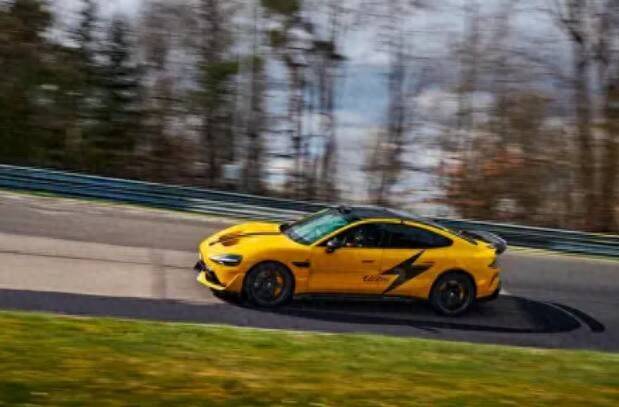 从“米粉”到“车粉”的信任裂痕：小米跨界造车遭遇集体退车反噬