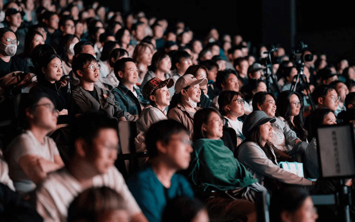 “让子弹再飞一会”：15年后，姜文再度公开回应电影谜面