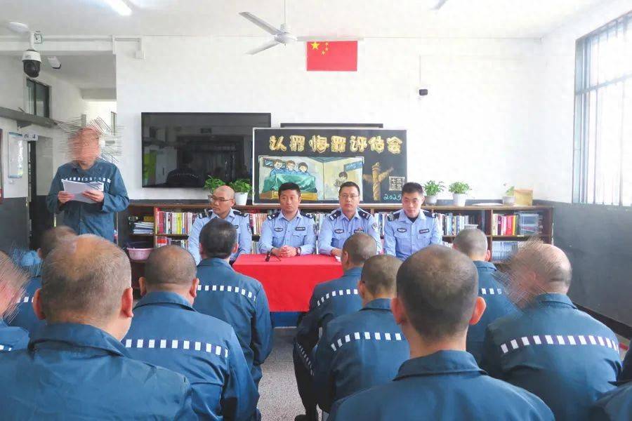 男子在上海监狱服刑11年，出狱前才得知两位家人已病逝...极大生活困境，他深深担忧→