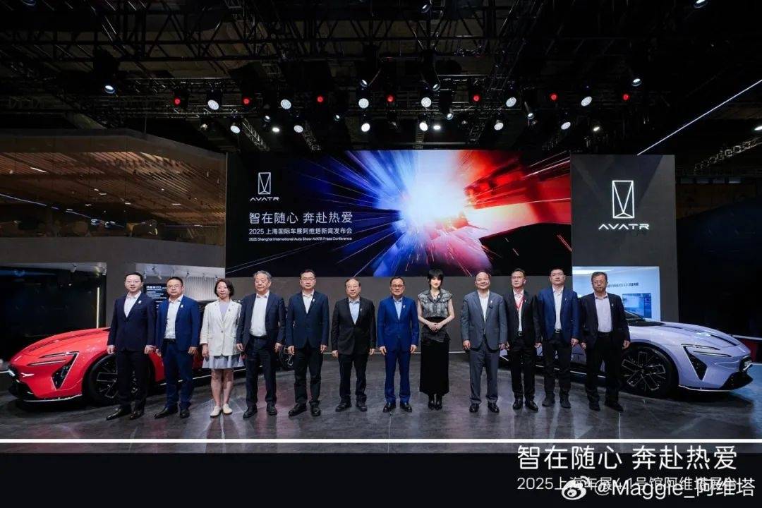 姚安娜“520”戴工牌到车间工厂打工,变身“质检员”