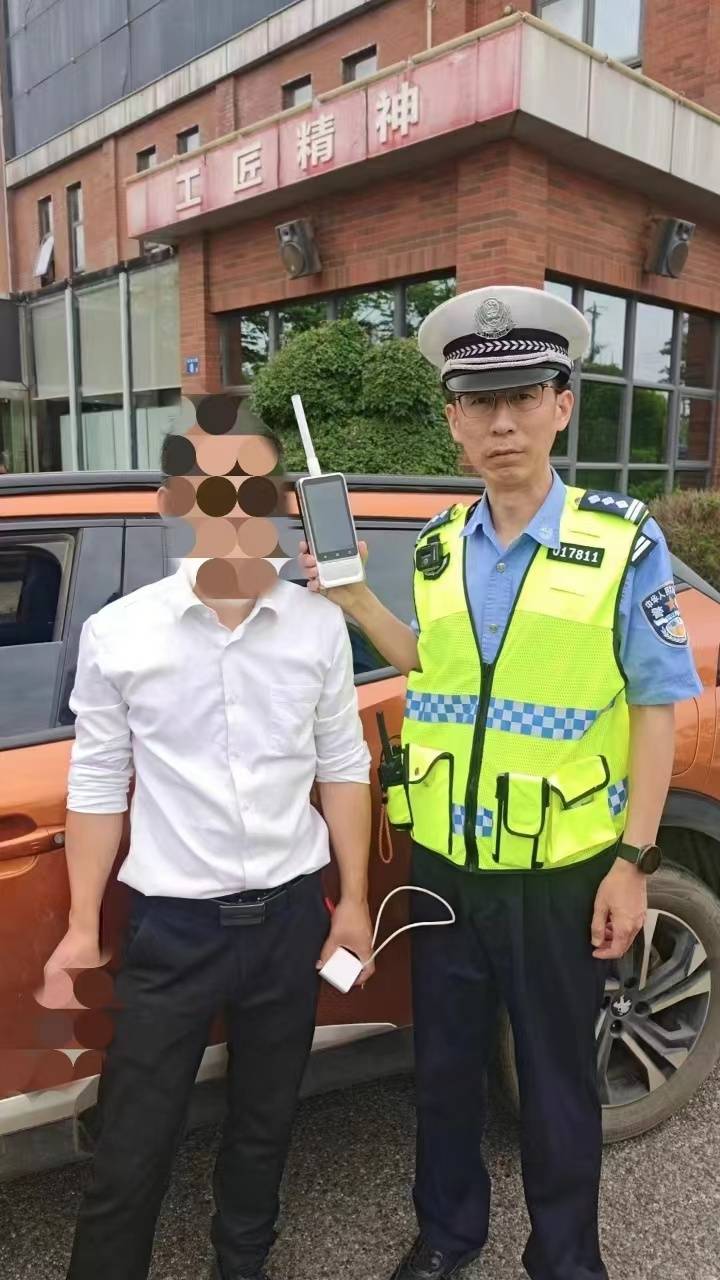 武汉交警查处多人“清晨酒驾”：他们熬夜喝酒，自以为酒精会很快代谢分解