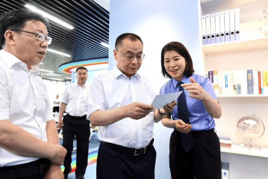 江苏省检察院党组书记、检察长赵铁实调研指导镇江检察工作