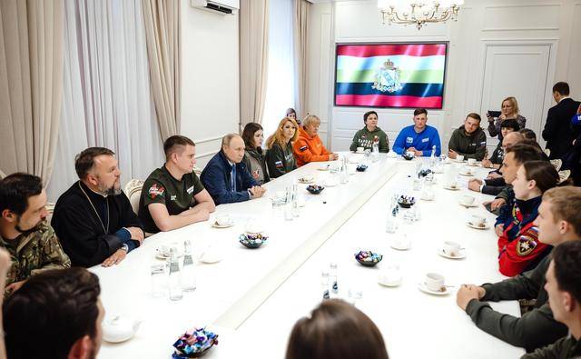 俄军方披露普京视察库尔斯克期间正值乌无人机袭击