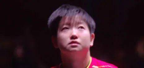 孙颖莎哭了！现场解说也声音哽咽：这场比赛既精彩又经典