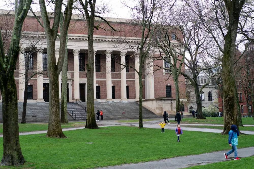 美教育界称受到调查威胁的不止哈佛，美国去年通过留学生收入超430亿美元