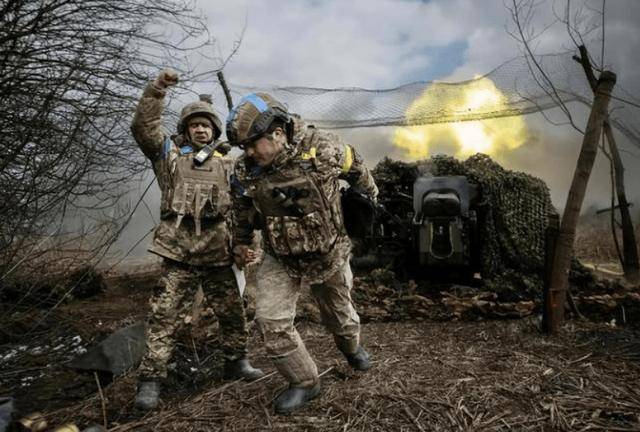 中国向40家俄军工厂，大规模“输血”？外交部回应，字字铿锵