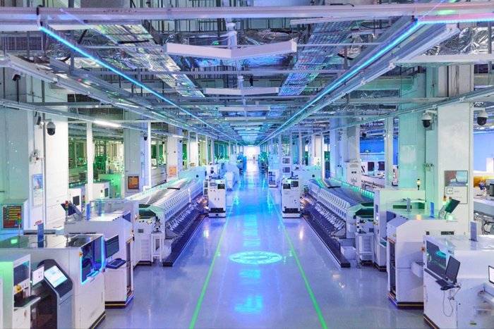 探访富士康郑州工厂：iPhone产线和工人都在向智能升级