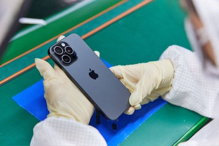 探访富士康郑州工厂：iPhone产线和工人都在向智能升级