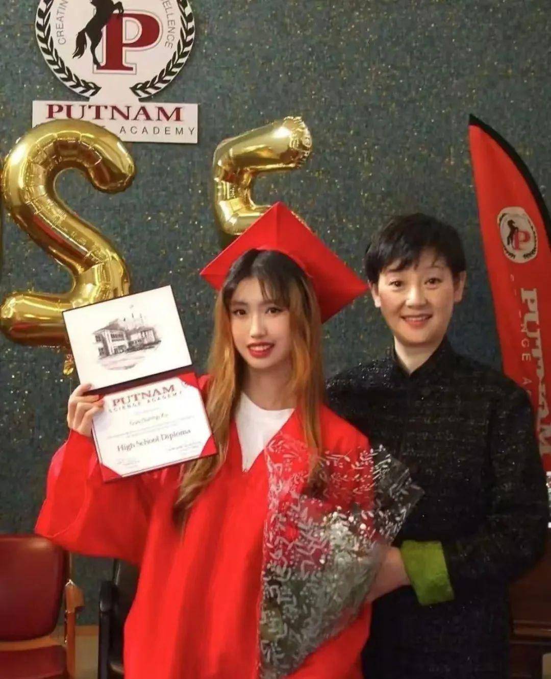 考古 | 冯小刚养女和徐帆越长越像！高颜值气质优雅，被曝将在娱乐圈出道