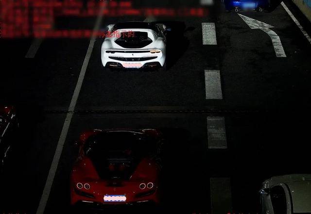 深夜，昆明二环，他197公里/小时、他189公里/小时…