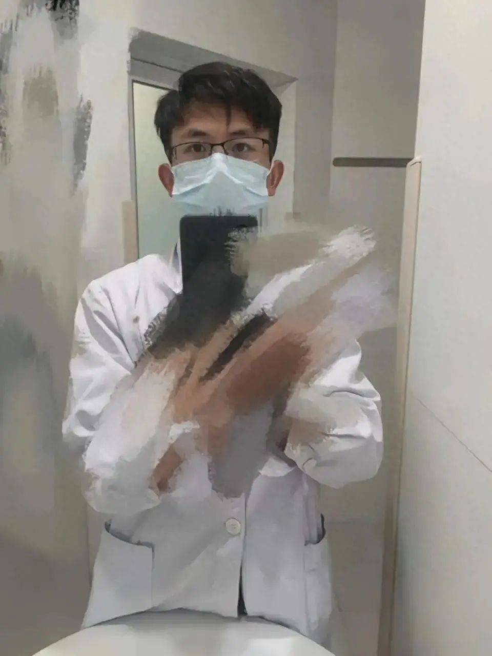 湘雅罗帅宇坠亡事件亲属接受华商报大风新闻采访：背11.6斤材料四处反映维权