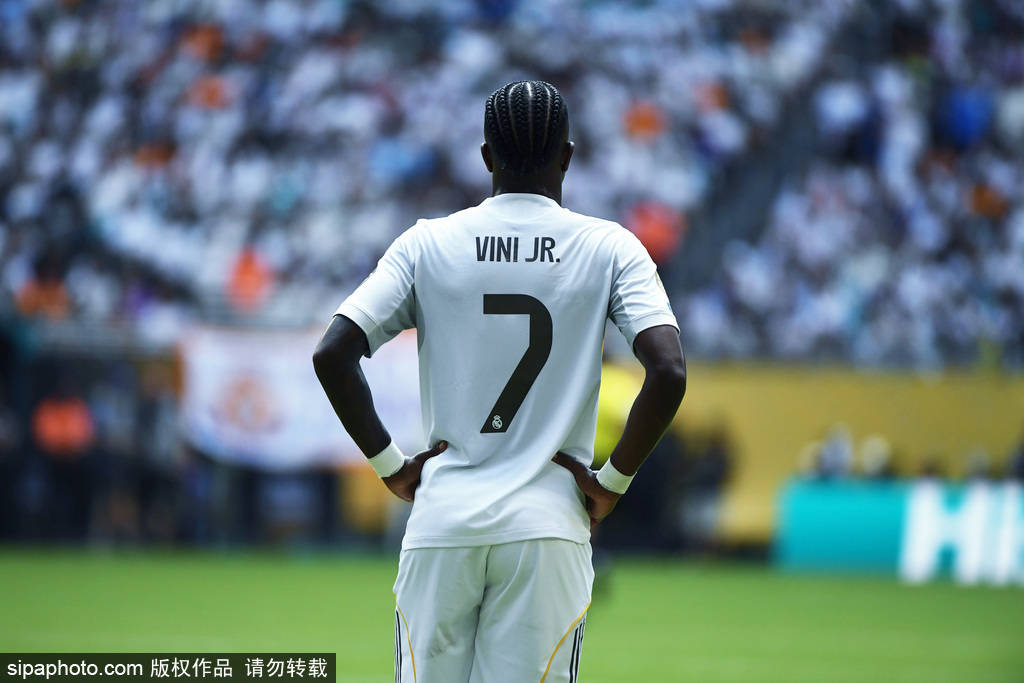 阿隆索皇马首秀惊现诡异换人！名嘴直言：背后必有猫腻