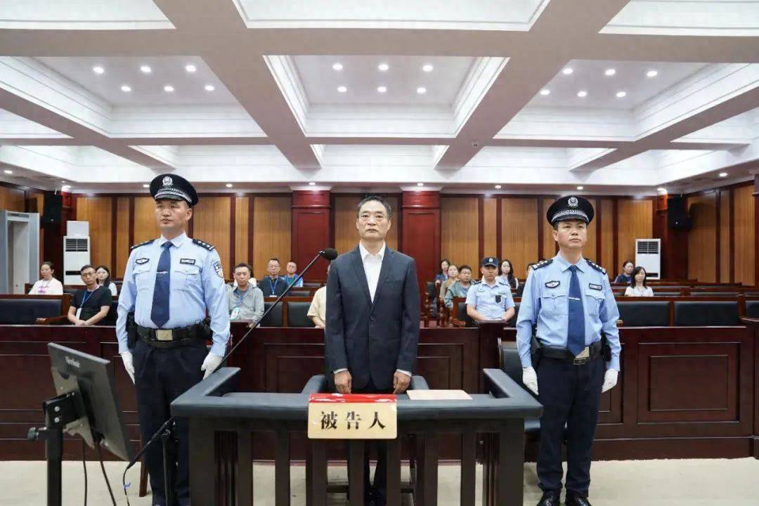 搞政治攀附的李志明，违法放贷超3亿